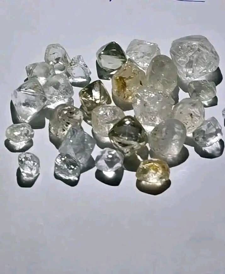 Collection of rough diamonds